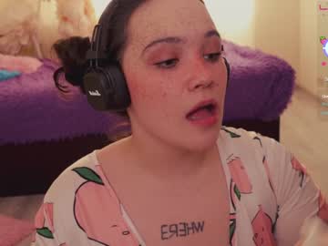 girl
        chery_lady22 cam image #1257002