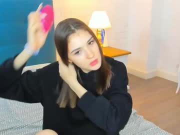 girl
        baileywalton cam image #2308477