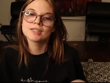 girl
        lexi_laine cam image #738520