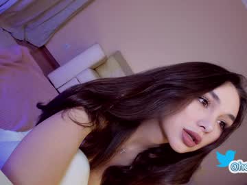 girl
        hollyextra cam image #125527