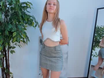 girl
        merciaembry cam image #3377239