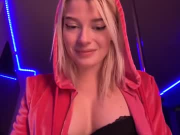 girl
        thtqunt cam image #3410964