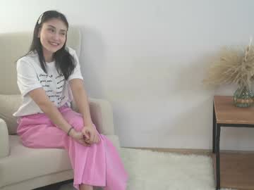 girl
        sunn_beamm cam image #6298422