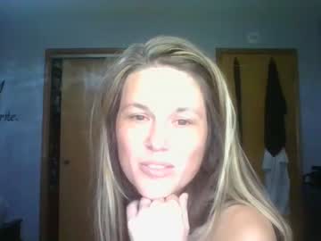 girl
        juicyfruit71068 cam image #2174487