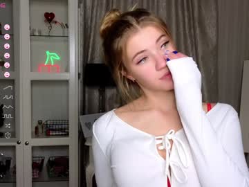 girl
        cute_fox_girl cam image #5536653