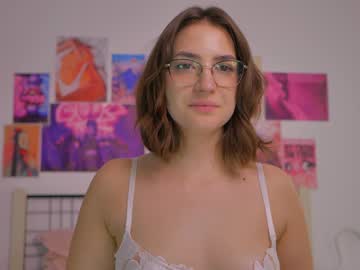 girl
        naalani cam image #5872230