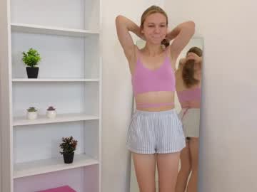 girl
        francesmontes cam image #2812345