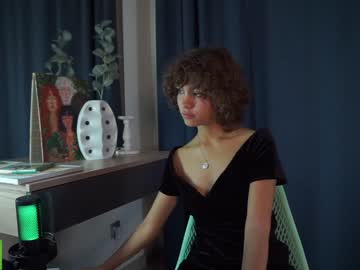 girl
        lenaelisabeth cam image #3352971