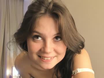 girl
        maliatorre cam image #2337347