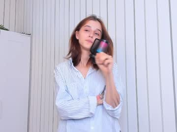 girl
        daisyfleek cam image #5278331