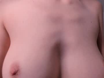 girl
        lauratanguy cam image #4863860