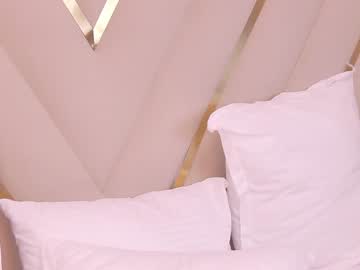 girl
        gwenbanks cam image #6036553
