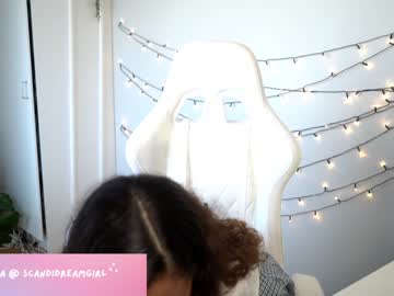 girl
        carasweden cam image #1762577