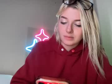 girl
        thtqunt cam image #2945170