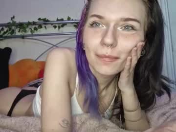 girl
        lizzyylovesick cam image #4297048