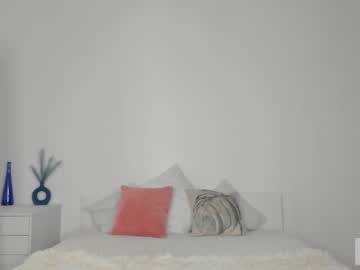 girl
        violetta_finch cam image #4253607