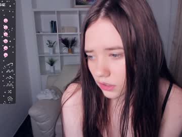 girl
        kristi_zenn cam image #3166937