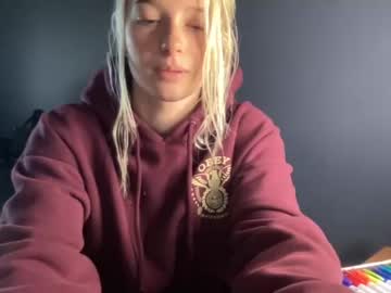 girl
        thtqunt cam image #1074710