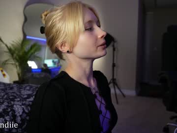 girl
        bestblondiiecb cam image #5452032