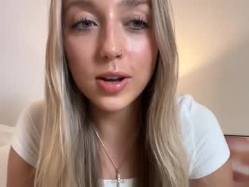 girl
        lovelyyylivyyy cam image #5068482
