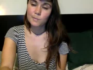 girl
        ericarae91 cam image #3023523