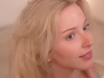 girl
        my_stella cam image #6876457