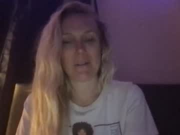 girl
        eveandtheforbiddenfruit cam image #3994816
