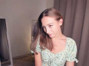 girl
        wave_of_happy_ cam image #2707938
