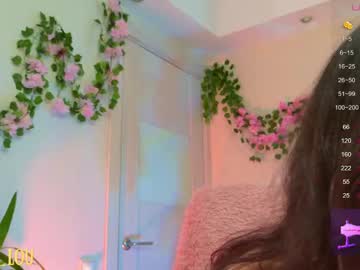 girl
        breeding_material cam image #6145392