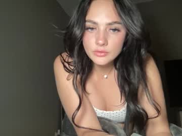 girl
        smwea cam image #3690086
