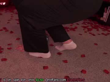 girl
        evelynpiers cam image #810059
