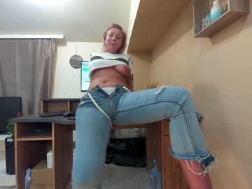 girl
        classy_medeeea cam image #1478713