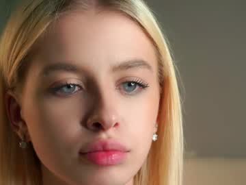 girl
        lunnadew cam image #6760470