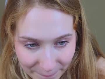 girl
        annikie cam image #2984635