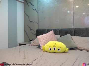 girl
        nina_mon cam image #2959304