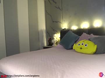 girl
        nina_mon cam image #3697396