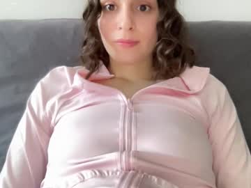 girl
        wonderland_stia cam image #6580057