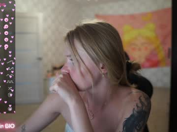 girl
        holydumplings cam image #2380045