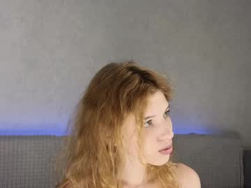 girl
        llesslie cam image #4824697