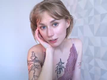 girl
        love_freya cam image #1223305