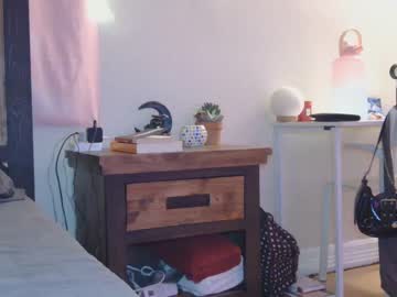 girl
        mariamalibu cam image #3475981