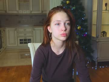 girl
        shirleywhitney cam image #3138126