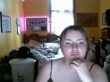 girl
        mommymars9871 cam image #1345919