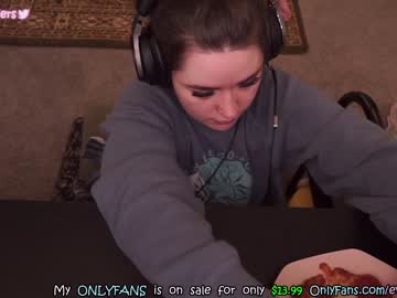 girl
        evelynpiers cam image #1709336