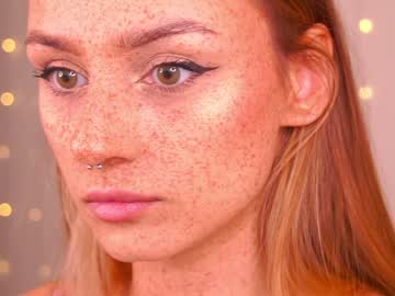 girl
        artease cam image #368540