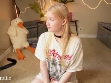 girl
        bestblondiiecb cam image #6755386