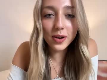 girl
        lovelyyylivyyy cam image #5053857