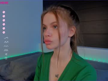 girl
        saintspring cam image #862788