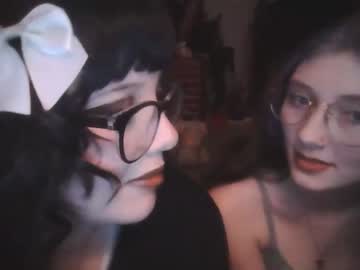 girl
        lottiepoppie cam image #3318917