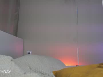 girl
        cassandra_diaz cam image #3757472